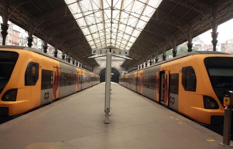 טיול רכבות בפורטוגל: מהקשתות של פורטו ועד לחופים של לאגוס