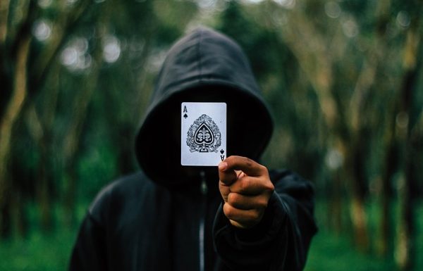 הפסיכולוגיה של הפוקר:איך להערים על היריבים שלך?